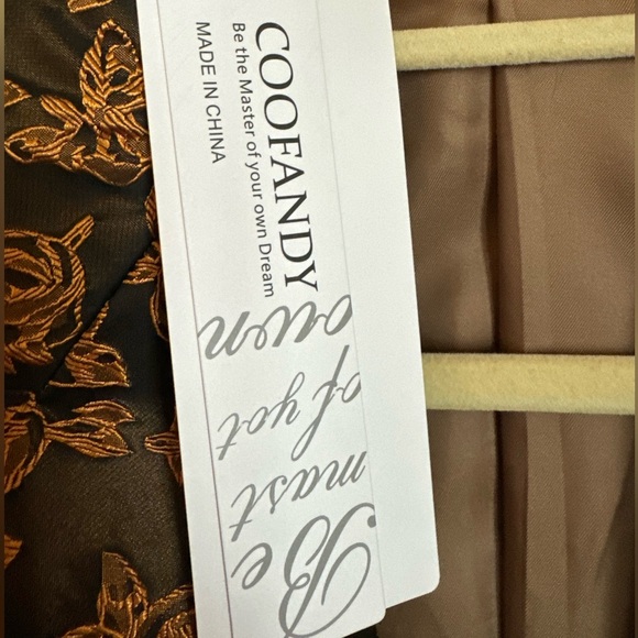 COOFANDY Men's Floral Tuxedo Jacket Rose Embroidered Suit Jacket/Blazer Size M - Picture 3 of 5